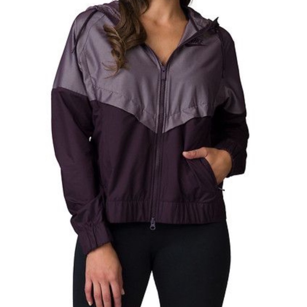 Nike lightweight jacket perfect for working out